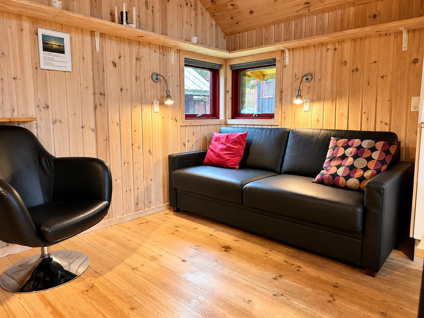 Komforthytte – living area Leather sofa and armchair in the Komforthytte