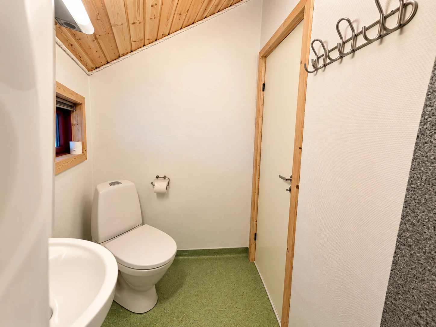 Komforthytte – bathroom Toilet in the bathroom of the Komforthytte