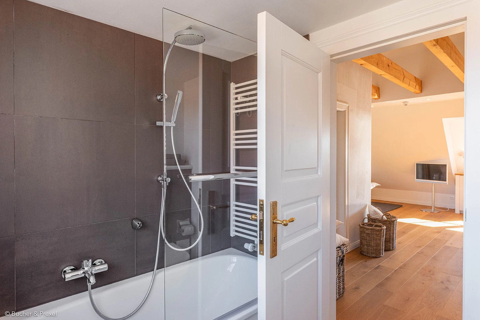 Dusche im Badezimmer vom Apartment 4 des Hofguts Bockelkathen